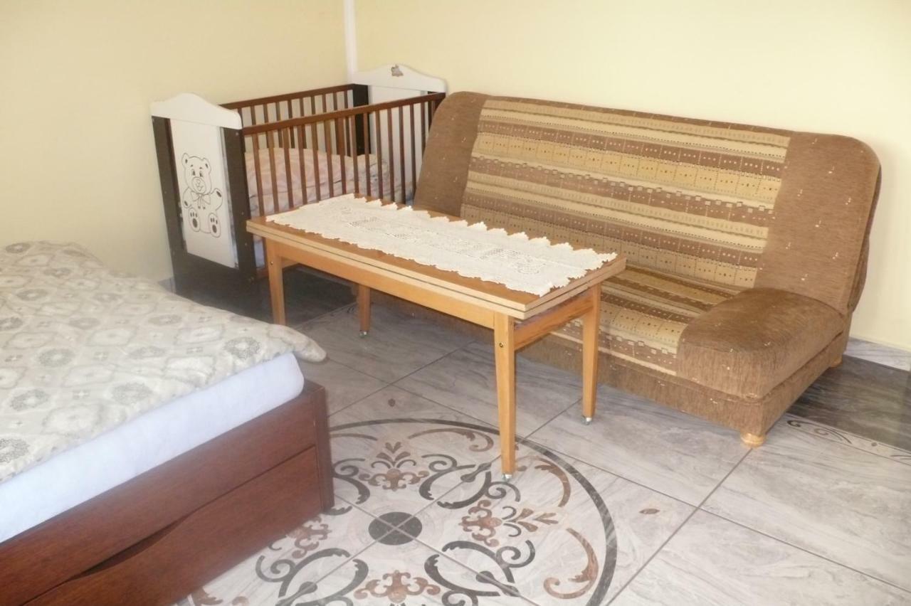 Banana Apartment Torun Bagian luar foto
